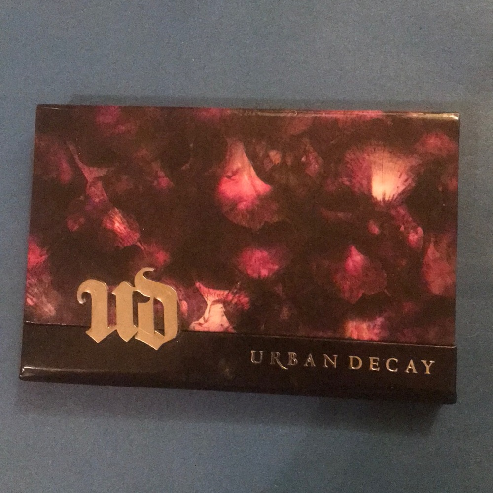 Urban Decay Beauty With an Edge eyeshadow palette